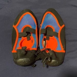 WATER SHOES